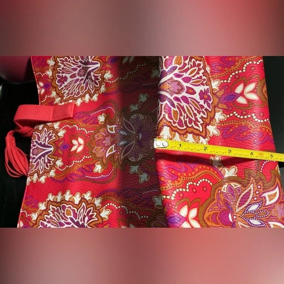 Elegant Red Paisley Tote Bag - Picture 9 of 9